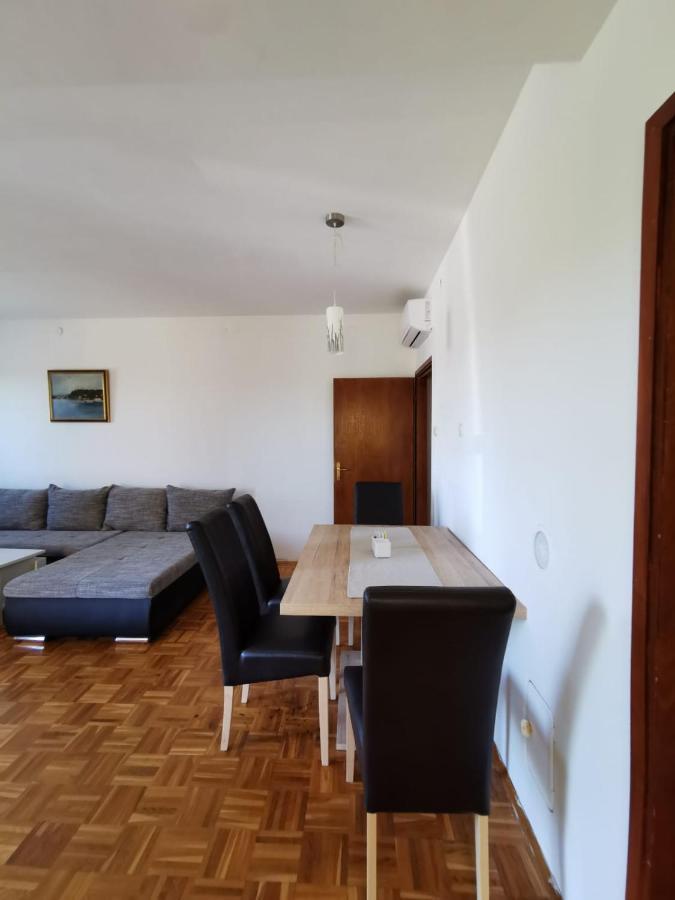 Apartament Omisalj Exterior photo